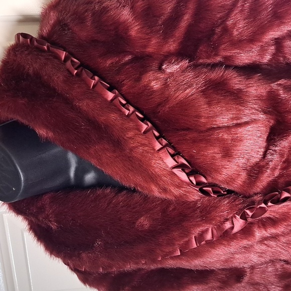 Terry Lewis Classic Luxuries Faux Fur ruffle detail Burgundy Jacket Size XS - Picture 3 of 13